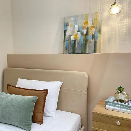 Aura Modern Apartment