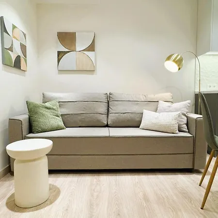 Aura Modern